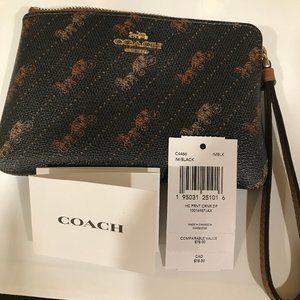 Coach Corner Zip Wrislet